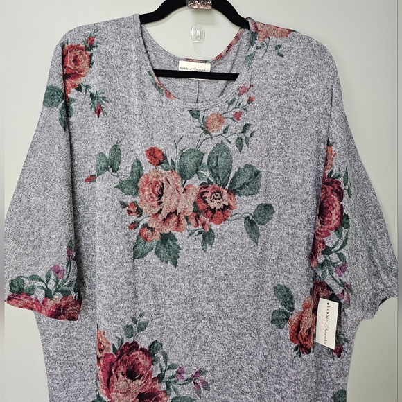 Bobbie Brooks Gray Floral Batwing 3/4 Sleeve High Low Sweater Top, Size 2X - Picture 6 of 7